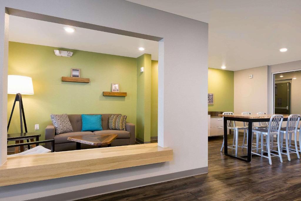 Woodspring Suites Houston IAH Airport photo 4