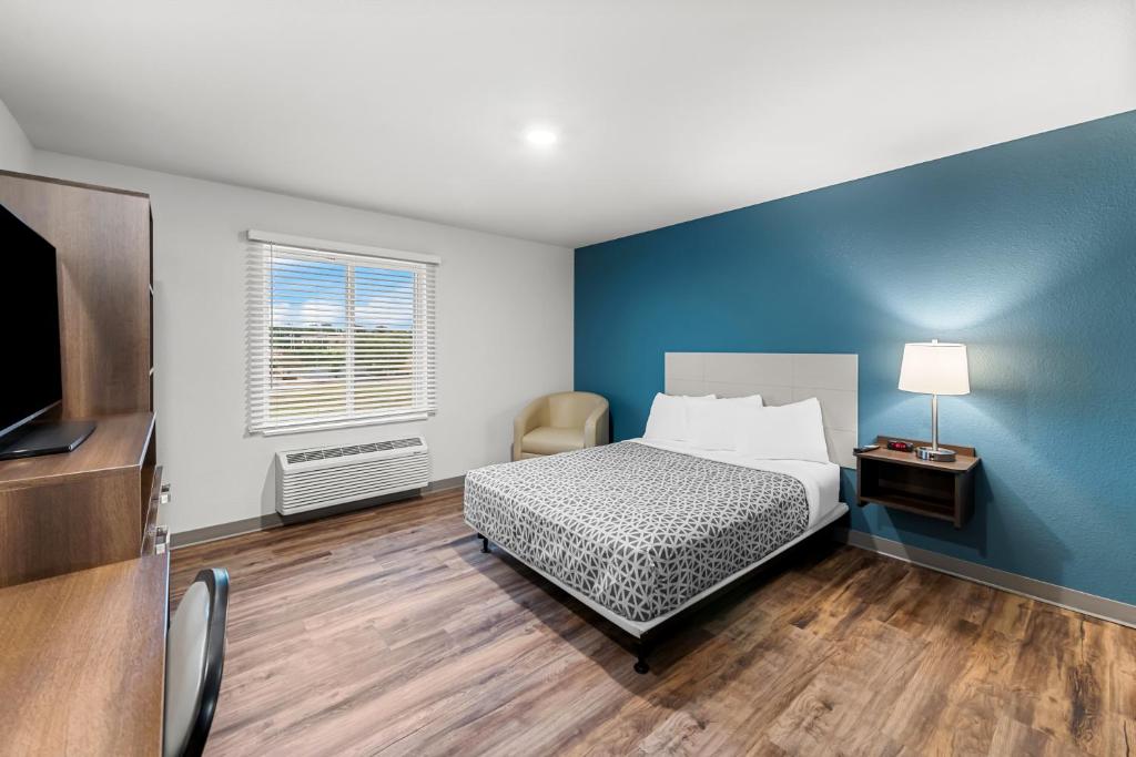 WoodSpring Suites Kansas City Airport photo 2