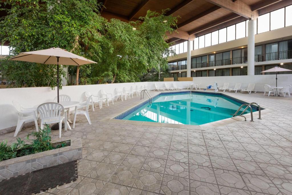 Wyndham Garden Detroit Metro Airport photo 3