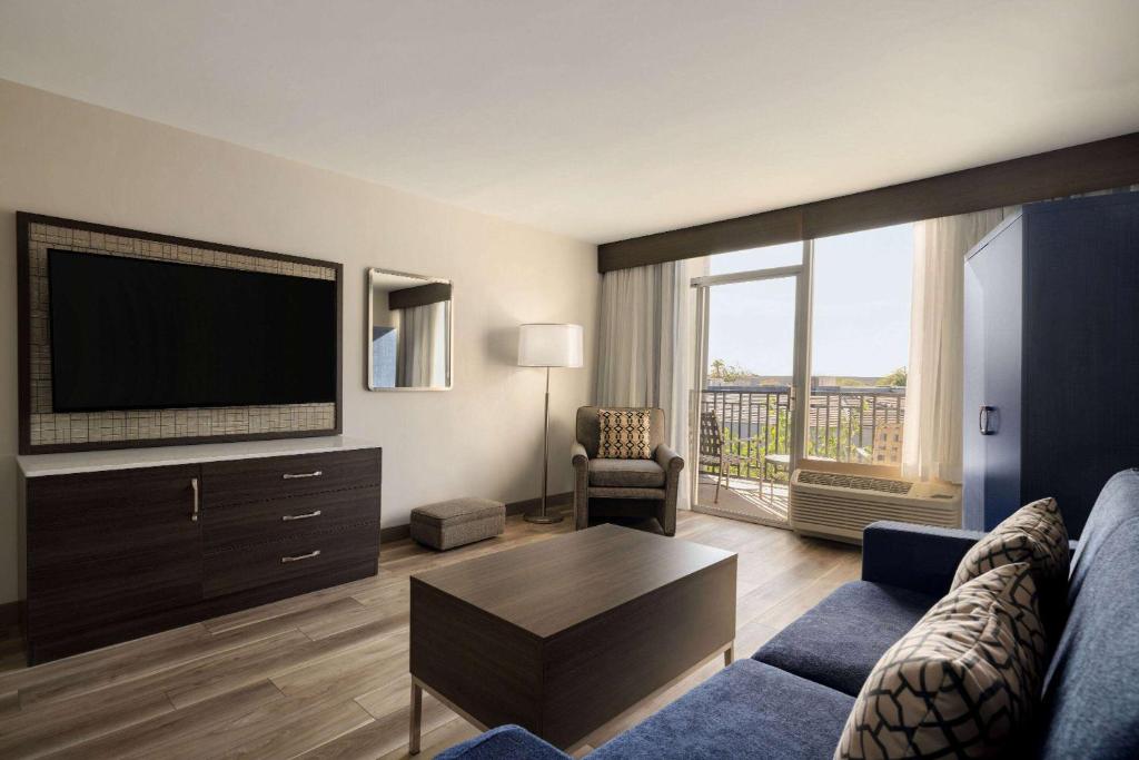 Wyndham Phoenix Airport - Tempe photo 4
